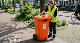 Amsterdam Plaatst Prullenbak Midden Op Fietspad: 'Een Giller' - NOS